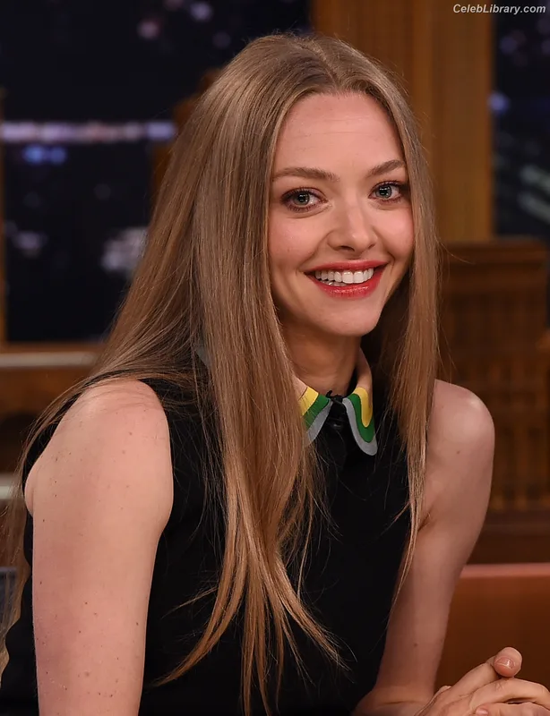 Amanda Seyfried photo 1 of 1296