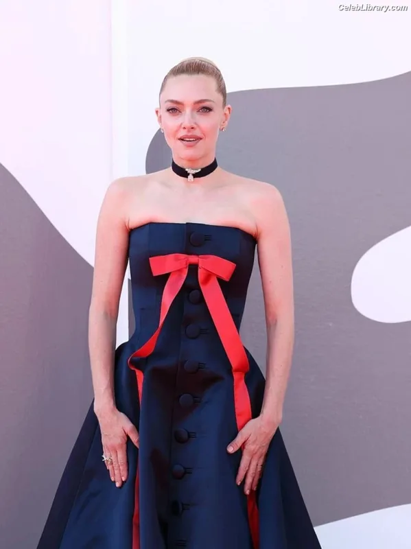 Amanda Seyfried photo 18 of 1296