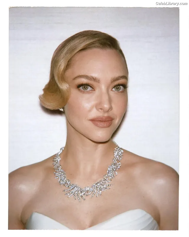 Amanda Seyfried photo 8 of 1296