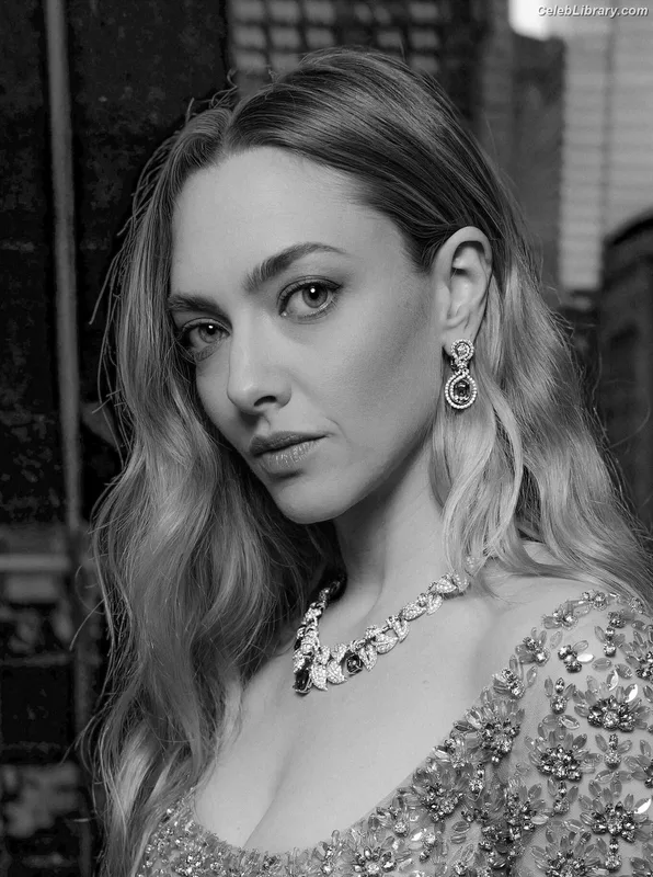 Amanda Seyfried photo 21 of 1296