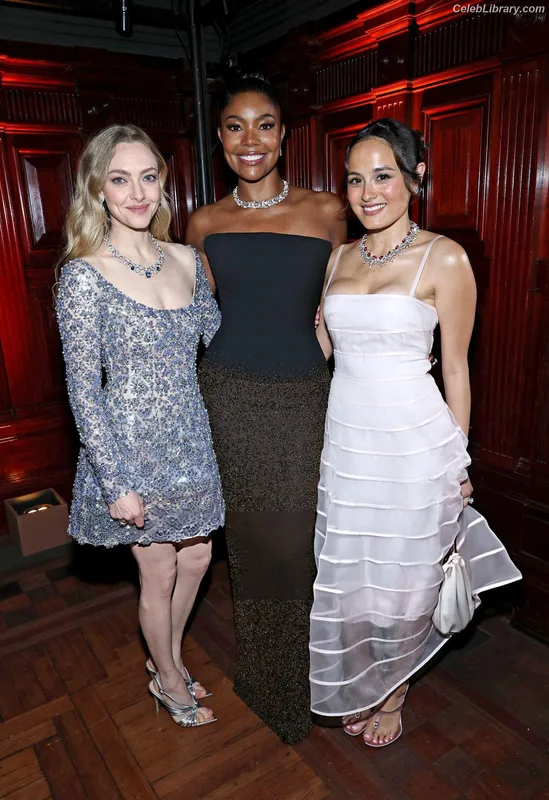 Amanda Seyfried photo 24 of 1296