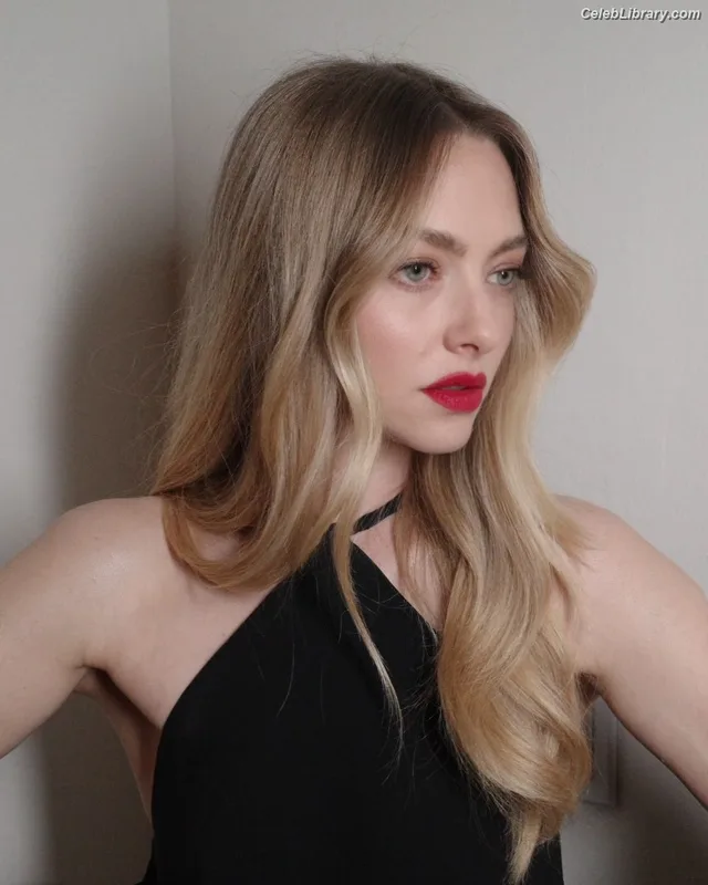 Amanda Seyfried photo 3 of 1296