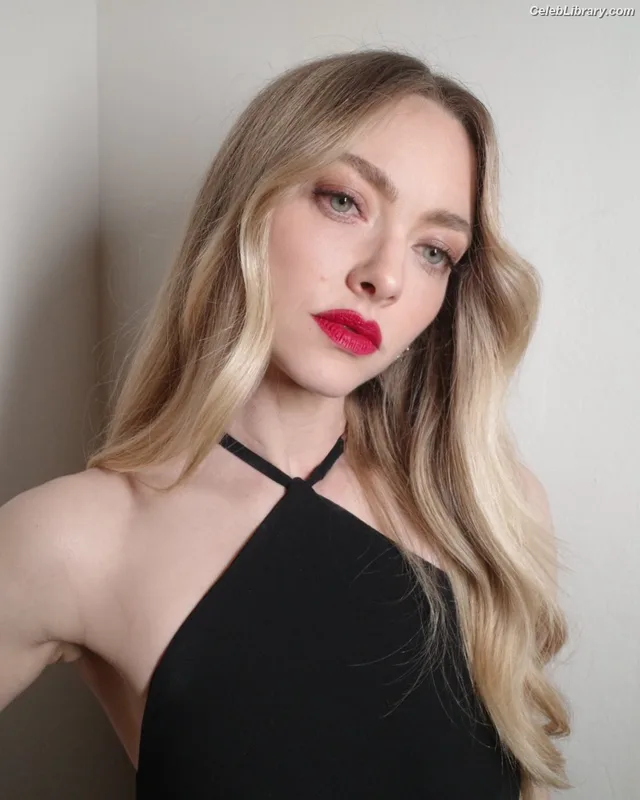 Amanda Seyfried photo 4 of 1296