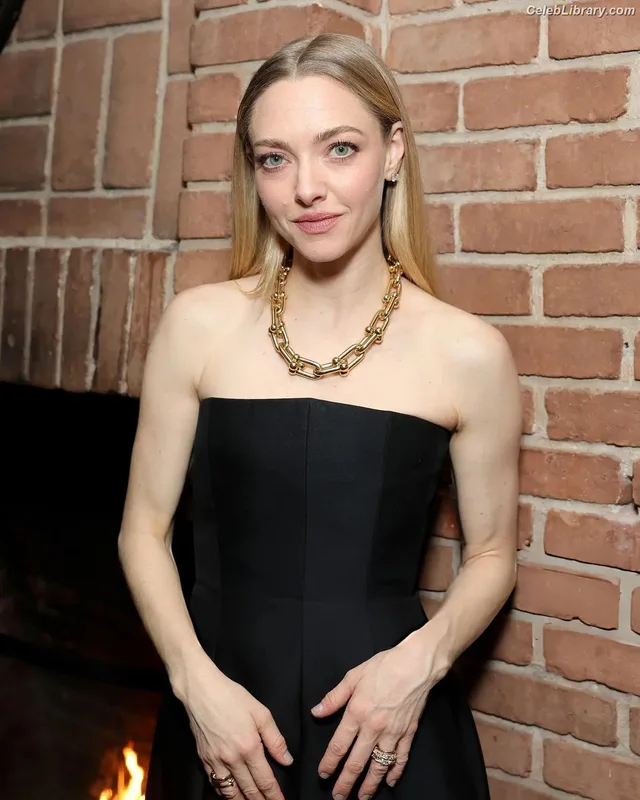 Amanda Seyfried photo 9 of 1296