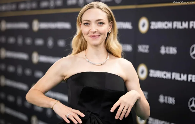 Amanda Seyfried photo 15 of 1296