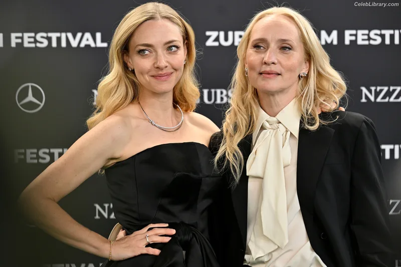 Amanda Seyfried photo 22 of 1296