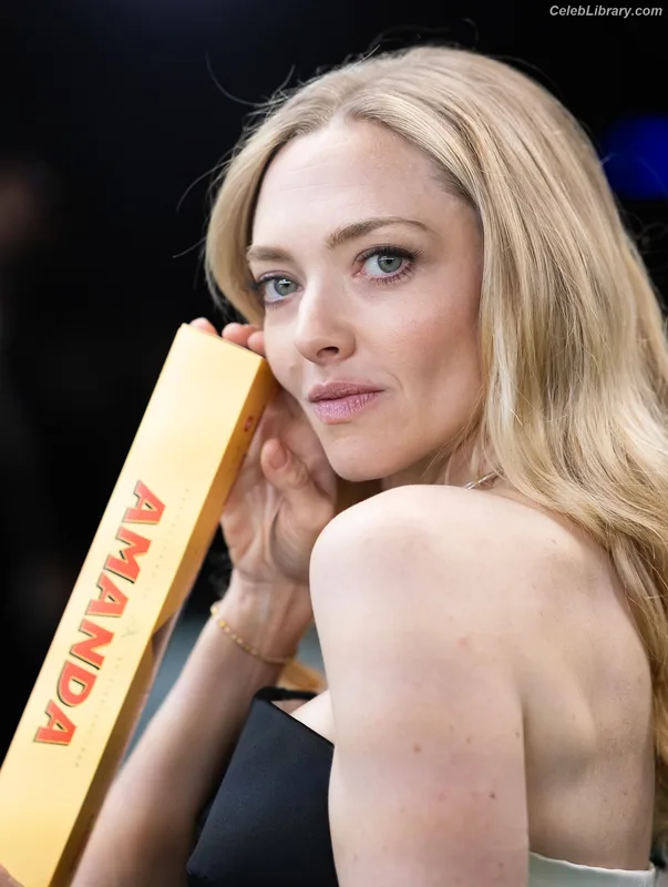 Amanda Seyfried photo 4 of 1296