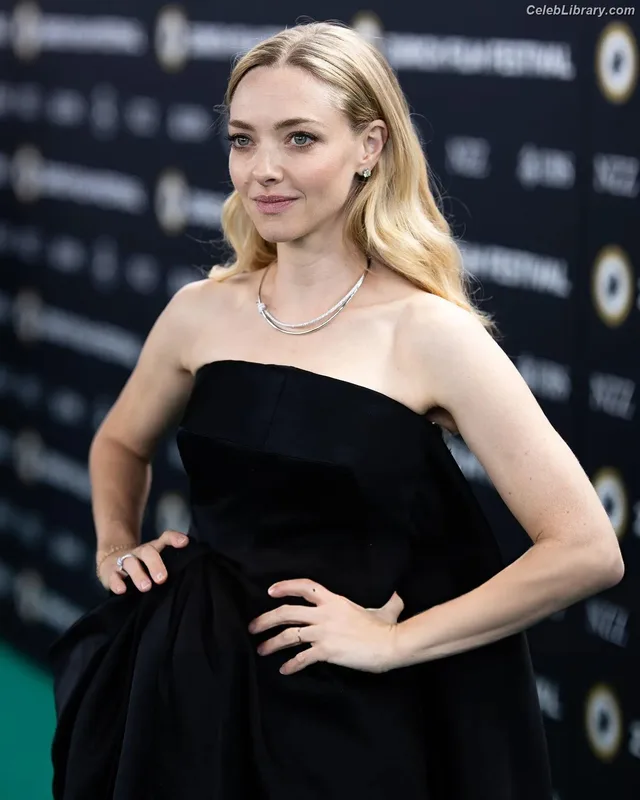 Amanda Seyfried photo 6 of 1296
