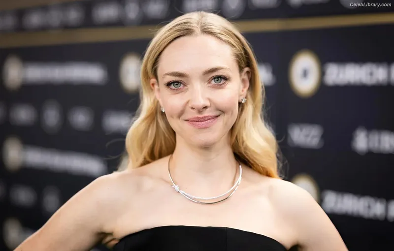 Amanda Seyfried photo 7 of 1296