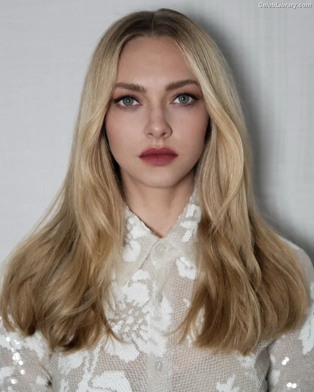 Amanda Seyfried photo 18 of 1296