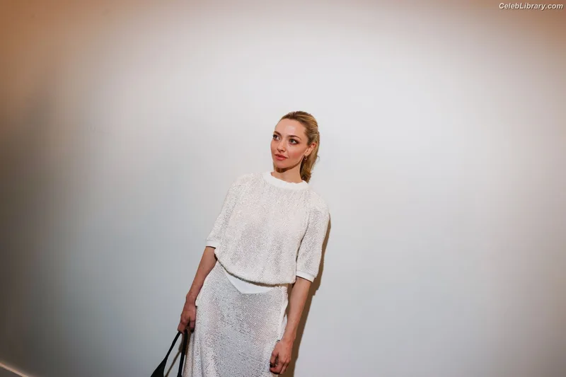Amanda Seyfried photo 11 of 1296