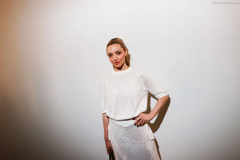 Amanda Seyfried photo 12 of 1296