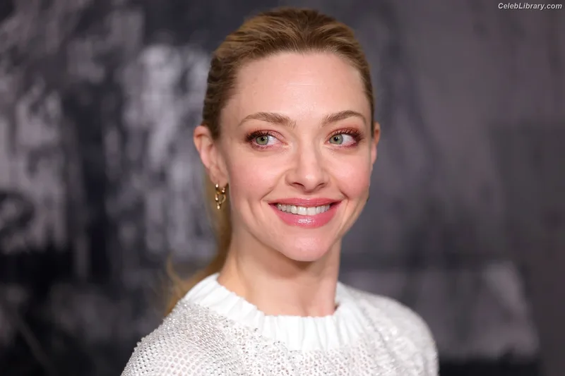 Amanda Seyfried photo 21 of 1296