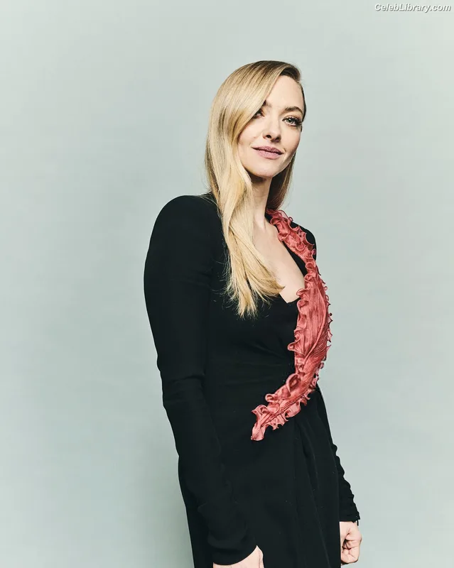 Amanda Seyfried photo 24 of 1296