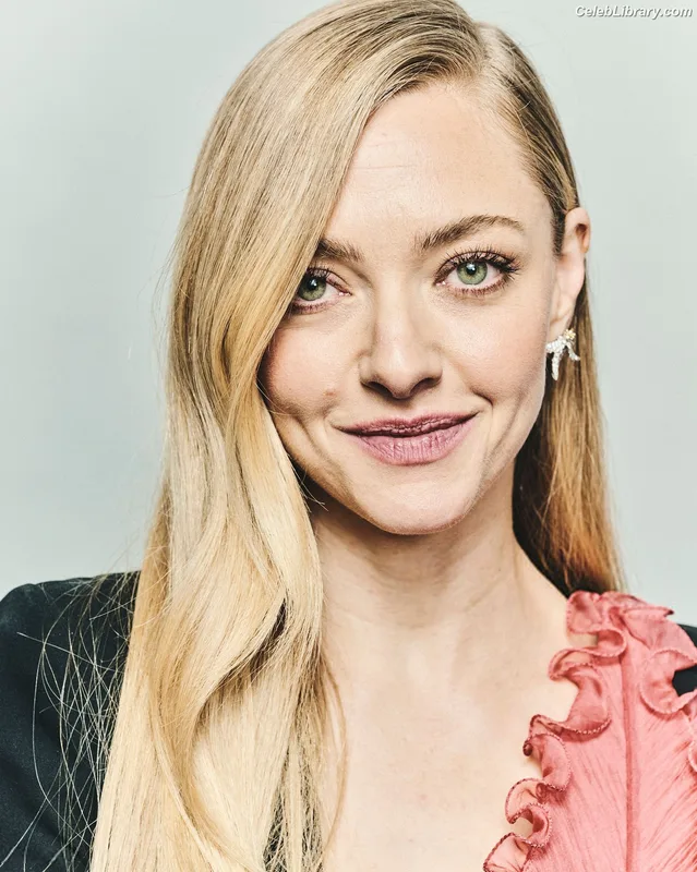 Amanda Seyfried photo 6 of 1296