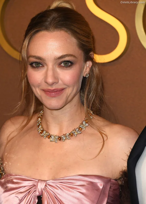 Amanda Seyfried photo 8 of 1296