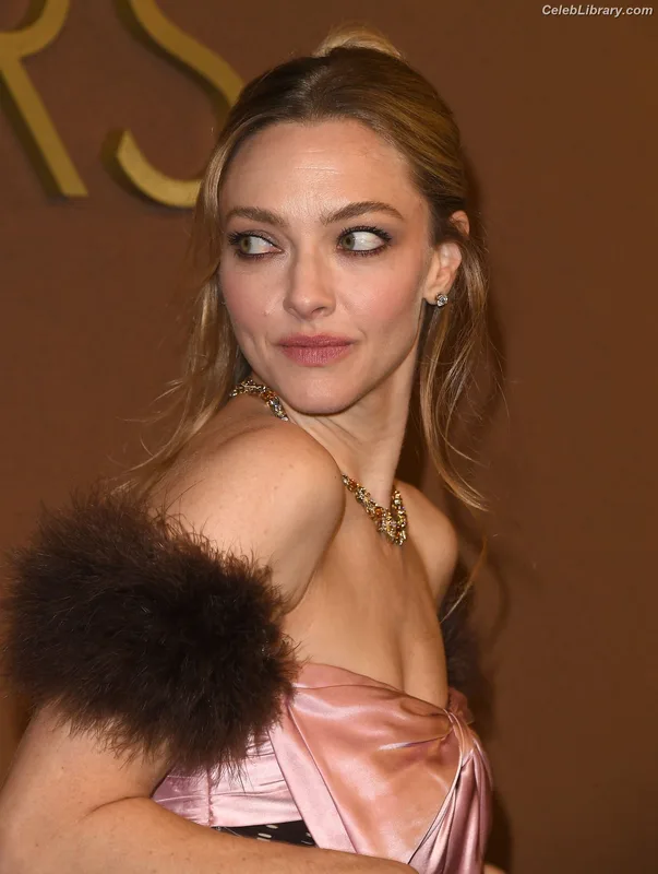 Amanda Seyfried photo 9 of 1296