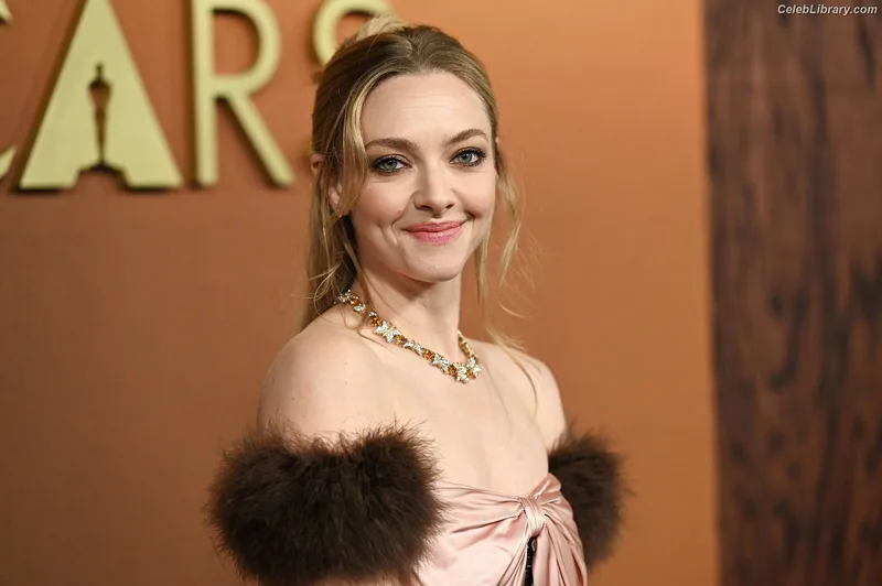 Amanda Seyfried photo 12 of 1296