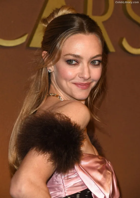 Amanda Seyfried photo 13 of 1296