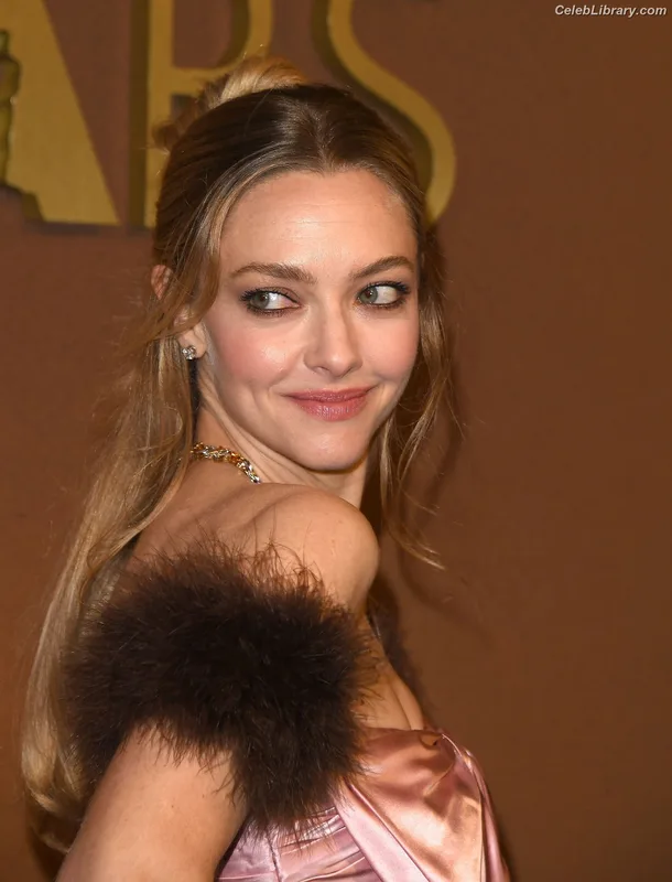 Amanda Seyfried photo 14 of 1296