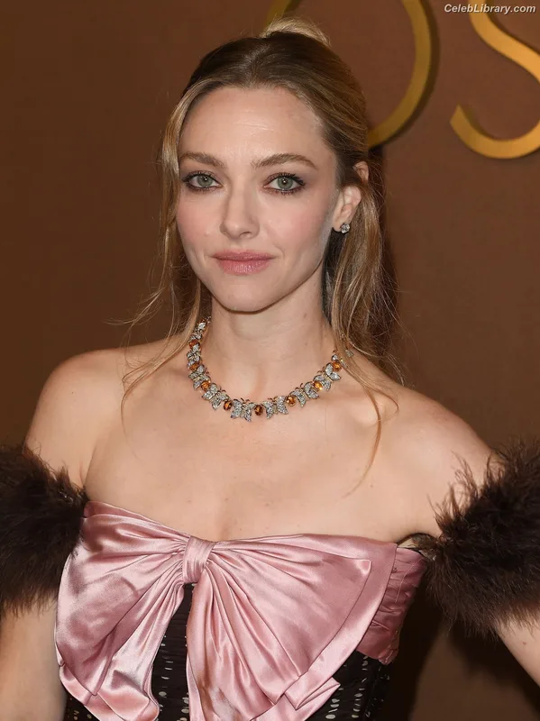 Amanda Seyfried photo 19 of 1296