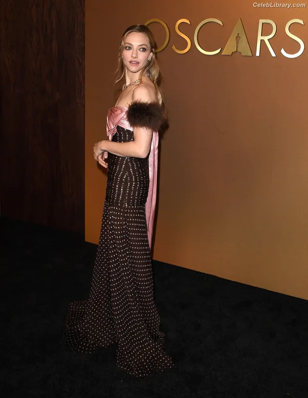 Amanda Seyfried photo 23 of 1296