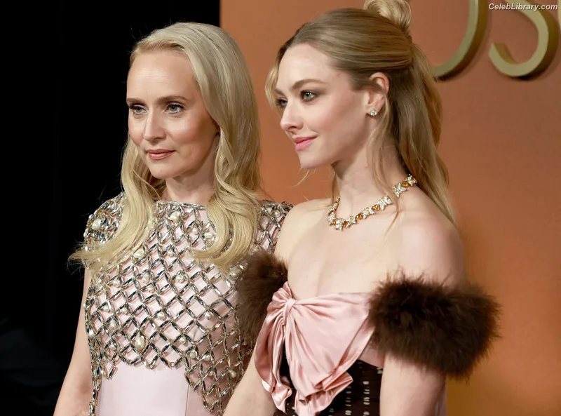Amanda Seyfried photo 9 of 1296