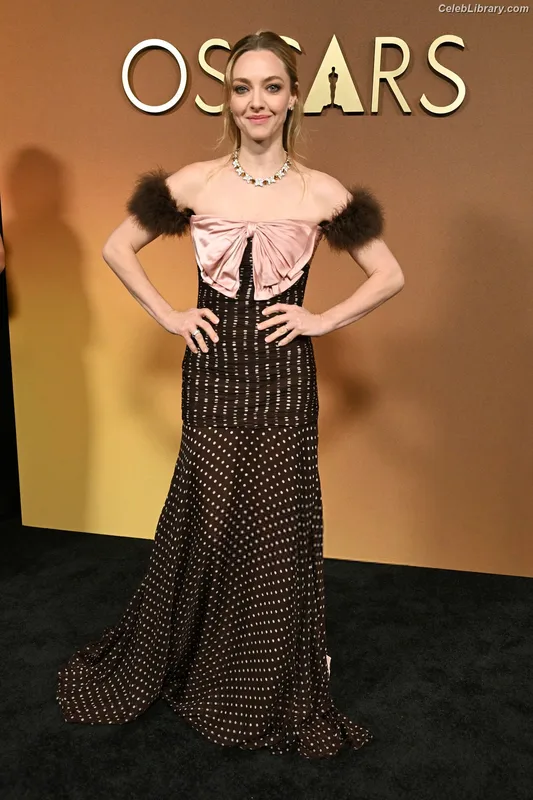 Amanda Seyfried photo 10 of 1296