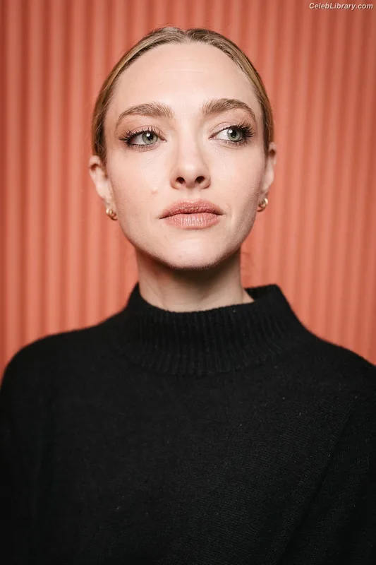 Amanda Seyfried photo 3 of 1296