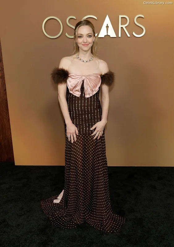 Amanda Seyfried photo 17 of 1296