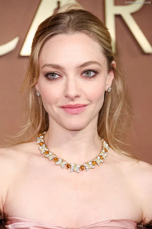 Amanda Seyfried photo 19 of 1296