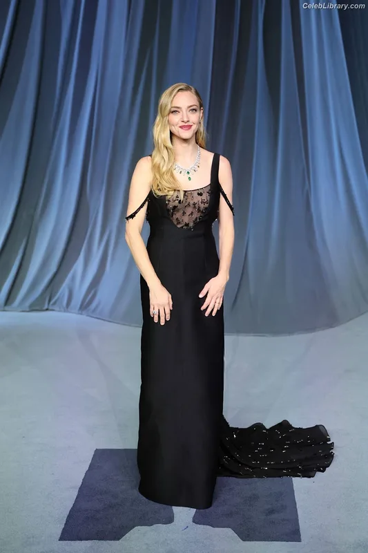 Amanda Seyfried photo 14 of 1296