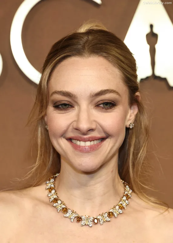 Amanda Seyfried photo 24 of 1296