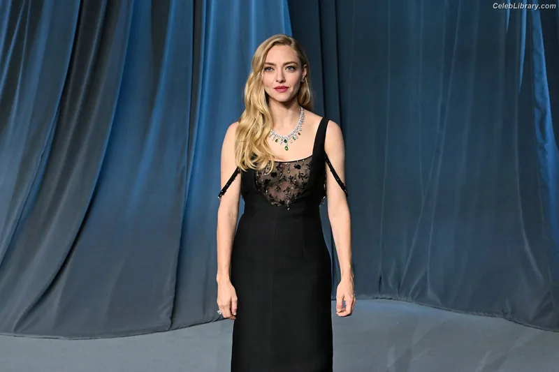 Amanda Seyfried photo 1 of 1296