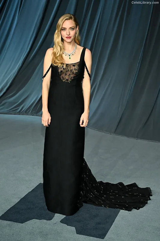 Amanda Seyfried photo 3 of 1296