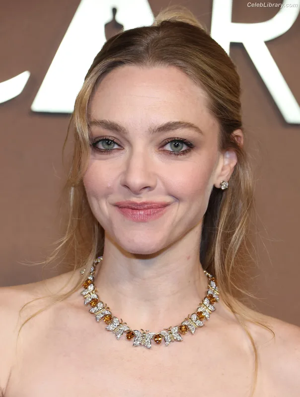 Amanda Seyfried photo 5 of 1296