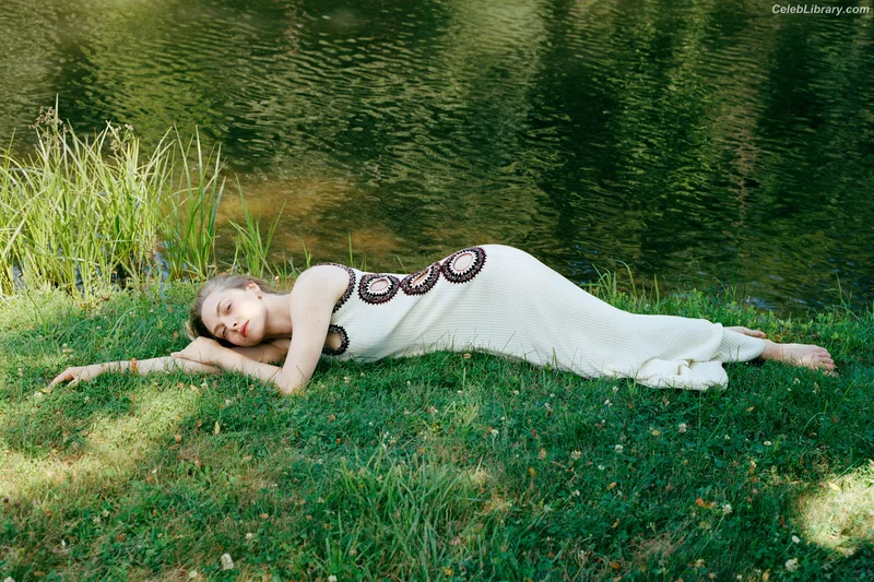 Amanda Seyfried photo 12 of 1296
