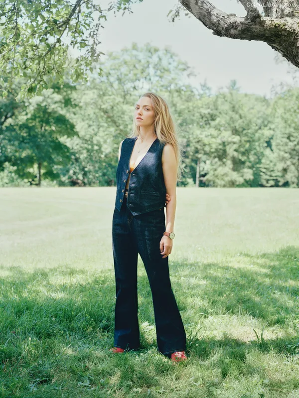 Amanda Seyfried photo 18 of 1296