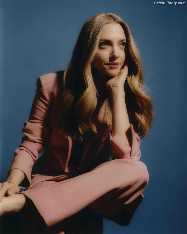 Amanda Seyfried photo 12 of 1296