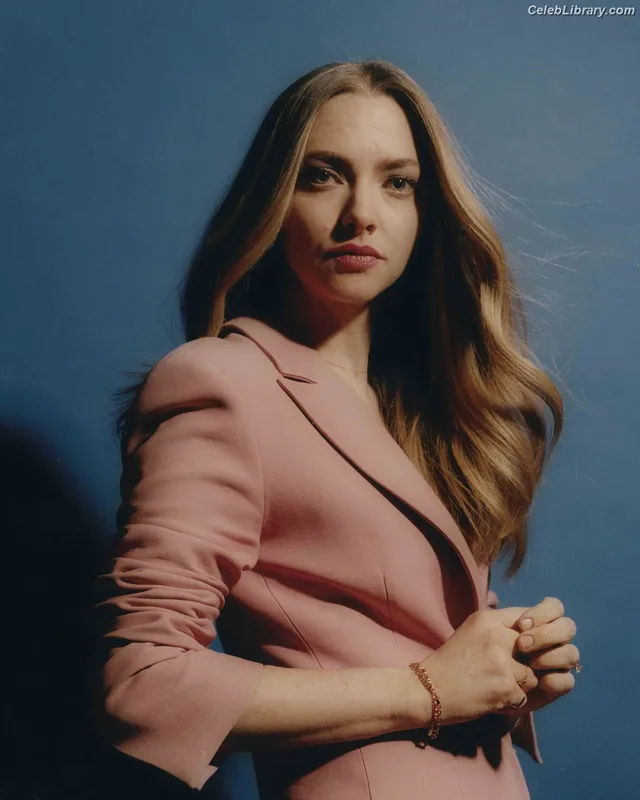 Amanda Seyfried photo 13 of 1296