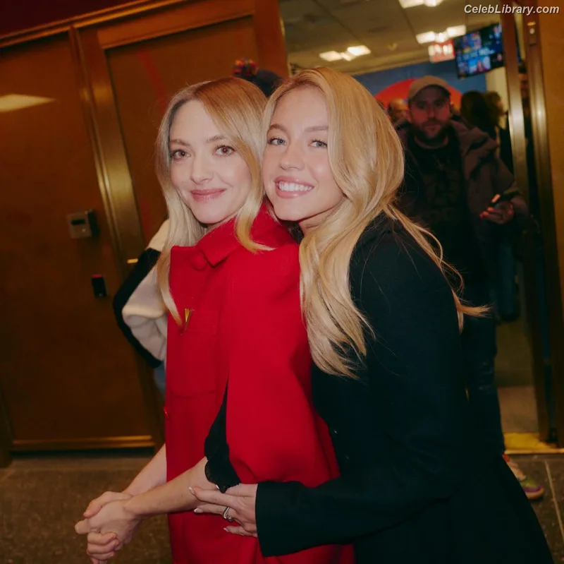 Amanda Seyfried photo 18 of 1296