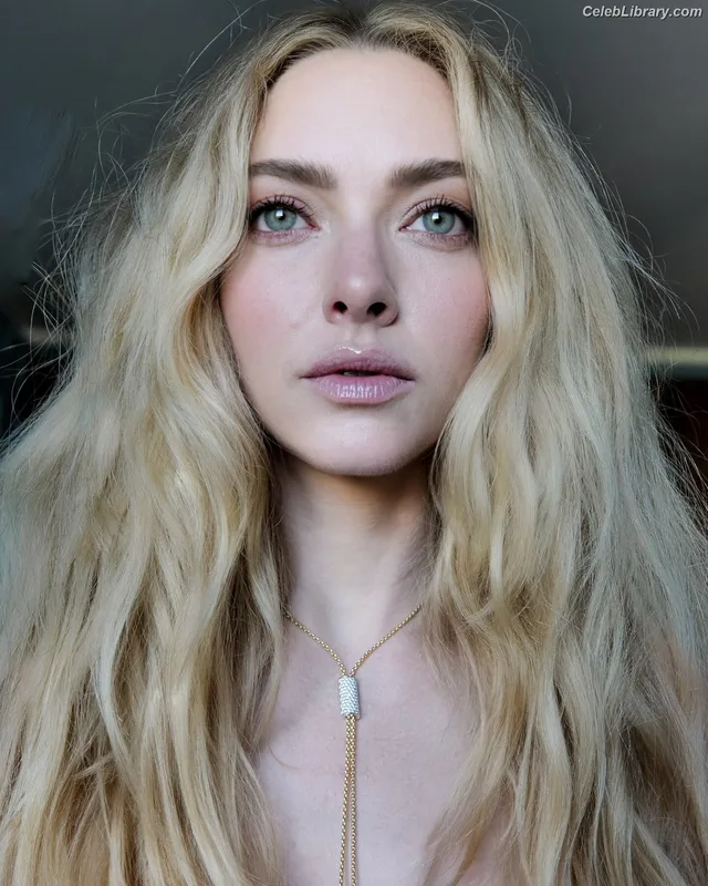Amanda Seyfried photo 4 of 1296