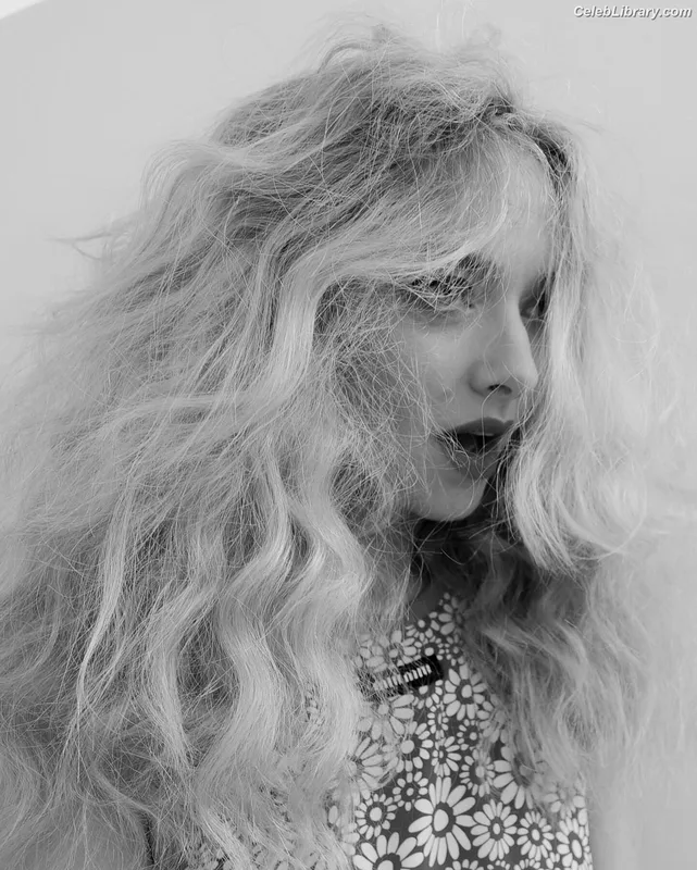 Amanda Seyfried photo 5 of 1296