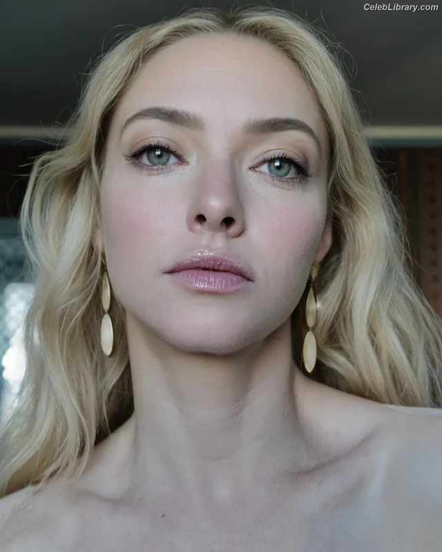 Amanda Seyfried photo 7 of 1296