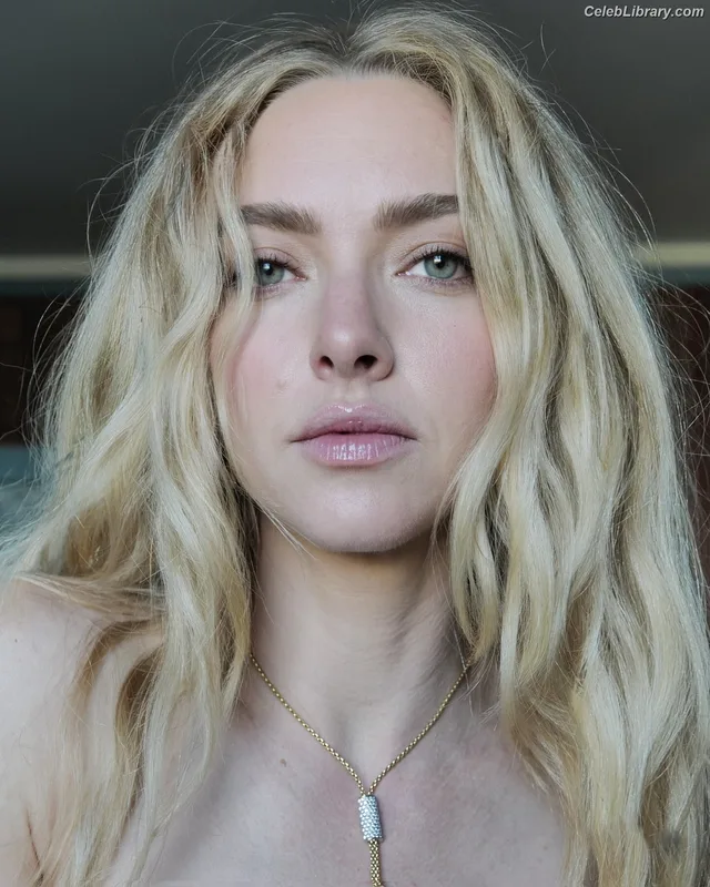 Amanda Seyfried photo 9 of 1296