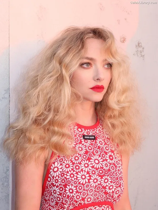 Amanda Seyfried photo 13 of 1296