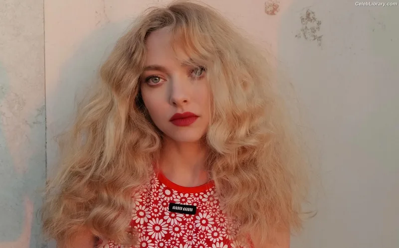 Amanda Seyfried photo 18 of 1296