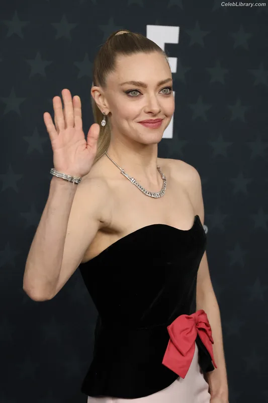 Amanda Seyfried photo 4 of 1296