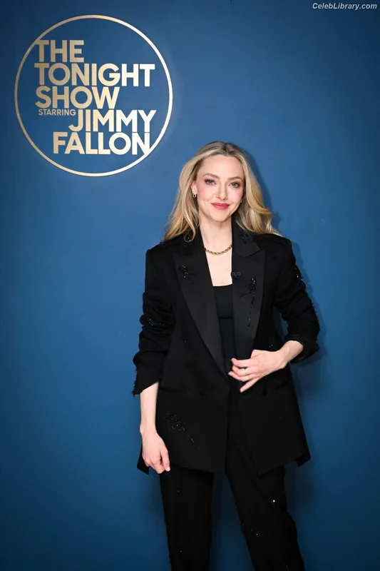 Amanda Seyfried photo 5 of 1296