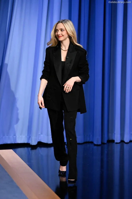 Amanda Seyfried photo 6 of 1296